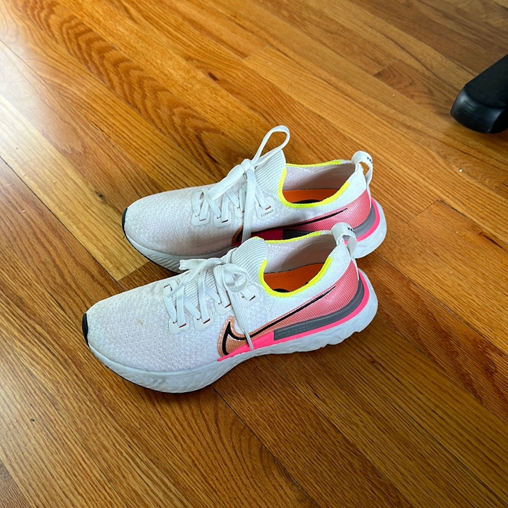 White Nike infinity react size 7.5